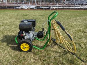 lot 7 image: John Deere 3800 PSI 4.0 GPM Gas Pressure Washer w Honda Engine