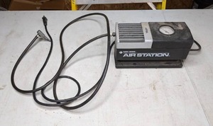 lot 149 image: Black & Decker Air Station Inflator