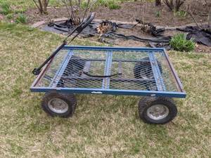 lot 122 image: Flatbed Garden Wagon