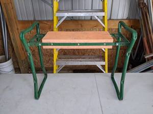 lot 41 image: Folding Garden KneelerSeat with Foam Pad
