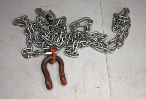 lot 102 image: Heavy Duty Chain with U Bolt