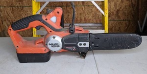lot 39 image: Black & Decker Chainsaw with Bar Cover
