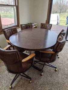 lot 185 image: Retro Dining Table w Six Chairs