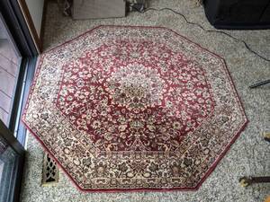 lot 189 image: 54 Traditional Octagonal Rug