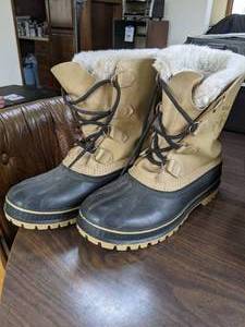 lot 192 image: Mens Size 10 Sorel Winter Boots
