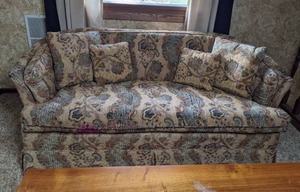 lot 151 image: Floral Loveseat with Throw Pillows