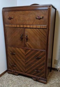 lot 159 image: Vintage Art Deco Waterfall Dresser