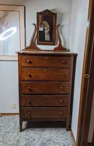 lot 162 image: Solid Oak Vintage Dresser with Attached Mirror