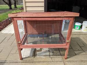 lot 128 image: Wood Rabbit Hutch