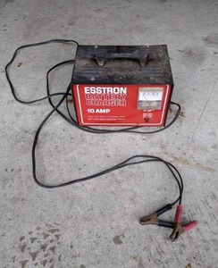 lot 370 image: Esstron 10 Amp Car Battery Charger