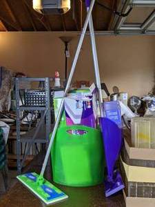 lot 353 image: Two Swiffers w Cleaning Supplies