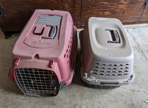 lot 359 image: Two Kennel Cab Pet Carriers