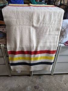 lot 378 image: Faribault Woolen Mills Hudson Bay Blanket