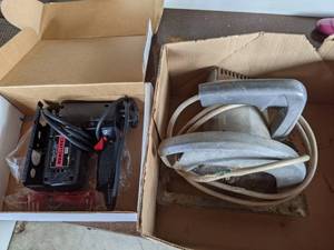 lot 322 image: Scroll Saw & Circular Saw