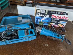 lot 326 image: Two Makita Angle Drills