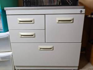 lot 340 image: Metal Storage Cabinet
