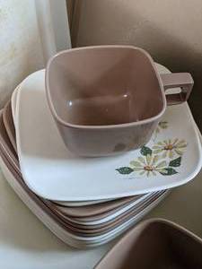 lot 134 image: Vintage Brookpark Melamine Dishes