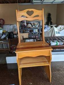 lot 314 image: Folding Wood Step Stool Chair