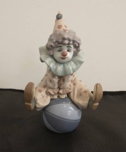 Lladro Having A Ball Figurine
