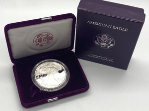 Uncirculated 1990 1oz Fine Silver Walking Liberty Half Dollar