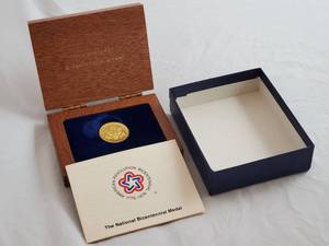 1776-1976 National Bicentennial Medal Gold Coin with Original Wooden Case