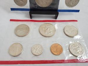 1981 U S Mint Uncirculated Philadelphia & Denver Mint Sets