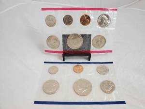 1981 U S Mint Uncirculated Philadelphia & Denver Mint Sets