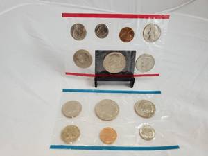 1980 U S Mint Uncirculated Philadelphia & Denver Mint Sets
