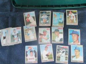 lot 502 image: 25 1970 Topps Baseball Cards...