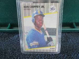 lot 503 image: 1989 Fleer Ken Griffey Jr. Rookie C...