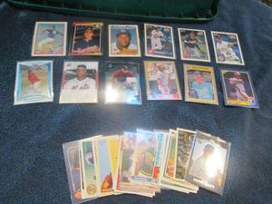 lot 537 image: 30 Baseball Rookie Cards...