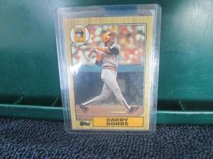 lot 569 image: 1987 Topps Barry Bonds Rookie Card...