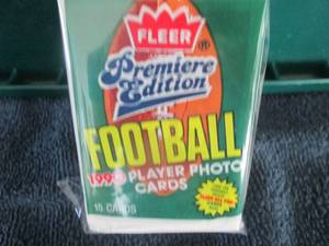 lot 577 image: 9 1990 Fleer Football Card Packs...