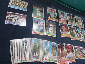 lot 608 image: 50 1976 Topps Baseball Cards...