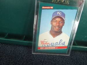 lot 612 image: 1986 Donruss Bo Jackson Rookie Card...