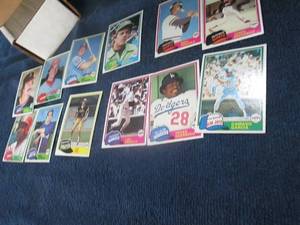 lot 622 image: Box of 1981 Topps Baseball Cards...