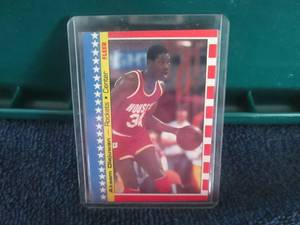 lot 624 image: 1987-88 Fleer Akeem Olajuwon Card...