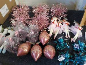 lot 5 image: Xmas Ornaments and Dcor...