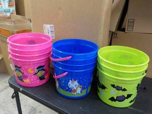 lot 21 image: Large Box of Halloween Plastic Pail...