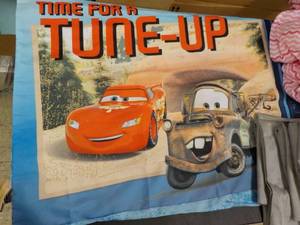 lot 25 image: 4 Grey Pillowcases, Curtains, and m...