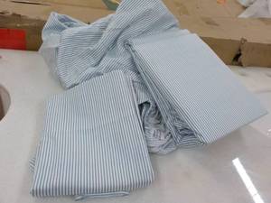 lot 77 image: Queen Size Striped sheet Set...