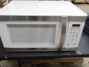 lot 85 image: Hamilton Beach Microwave Tested and...