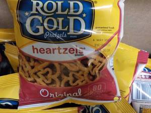 lot 136 image: Case of 40 .7 oz Bags Rold Gold Hea...