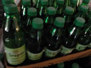 lot 160 image: Case of 24 Seagram Ginger Ale...