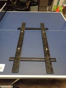 lot 18 image: TV mount without hooks