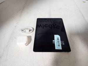 lot 43 image: Apple&nbspiPad Air 1st Gen A1474 Includes Charger