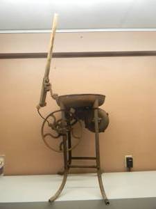 lot 1 image: ANTIQUE BLACKSMITH FORGE #996 - HAND PUMP - ALL APPEARS TO BE IN WORKING ORDER - HEAVY PIECE - GREAT OLD PIECE - SEE PICTURES