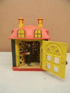 lot 48 image: VINTAGE CAST IRON MECHANICAL BANKS NOVELTY BANK - VERY COOL PIECE - NICE - SEE PICTURES