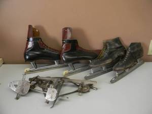lot 54 image: 3 VINTAGE SETS OF ICE SKATES - SEE PICTURES