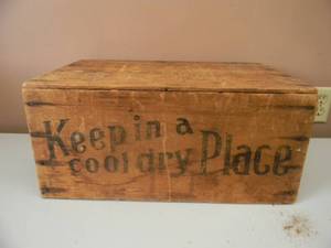 lot 55 image: VINTAGE CARNATION MILK PRODUCTS CO. WOOD CRATE - NICE - SEE PICTURES